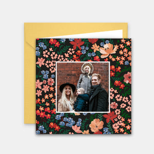 Personalisierte Grußkarte mit den ersten Blumen des Jahres